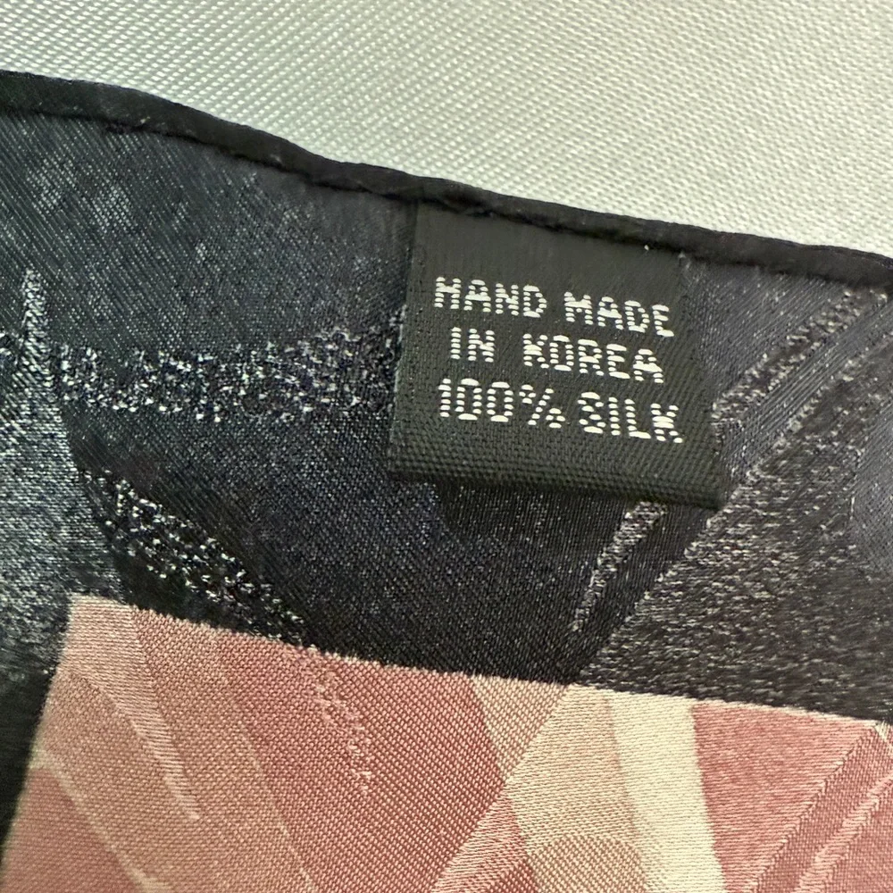 Geometric Pattern Silk Pocket Square - Picture 7 of 9